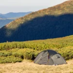 Zelt zum Wildcampen in der Natur