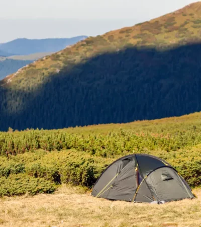 Zelt zum Wildcampen in der Natur